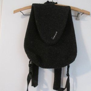 Gravure Dallas Soft Fleece Bag Rucksack Adjustable Strap Flap Top Backpack 13"